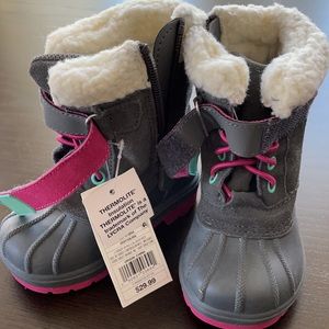 NWT Size 5 Cat & Jack Snow Boots